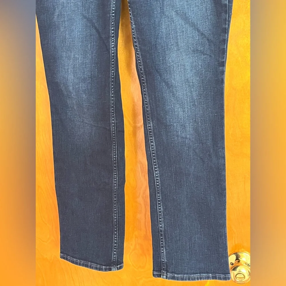 Lee Riders Midrise Straight Jeans. Women’s Size 10M - Picture 3 of 14